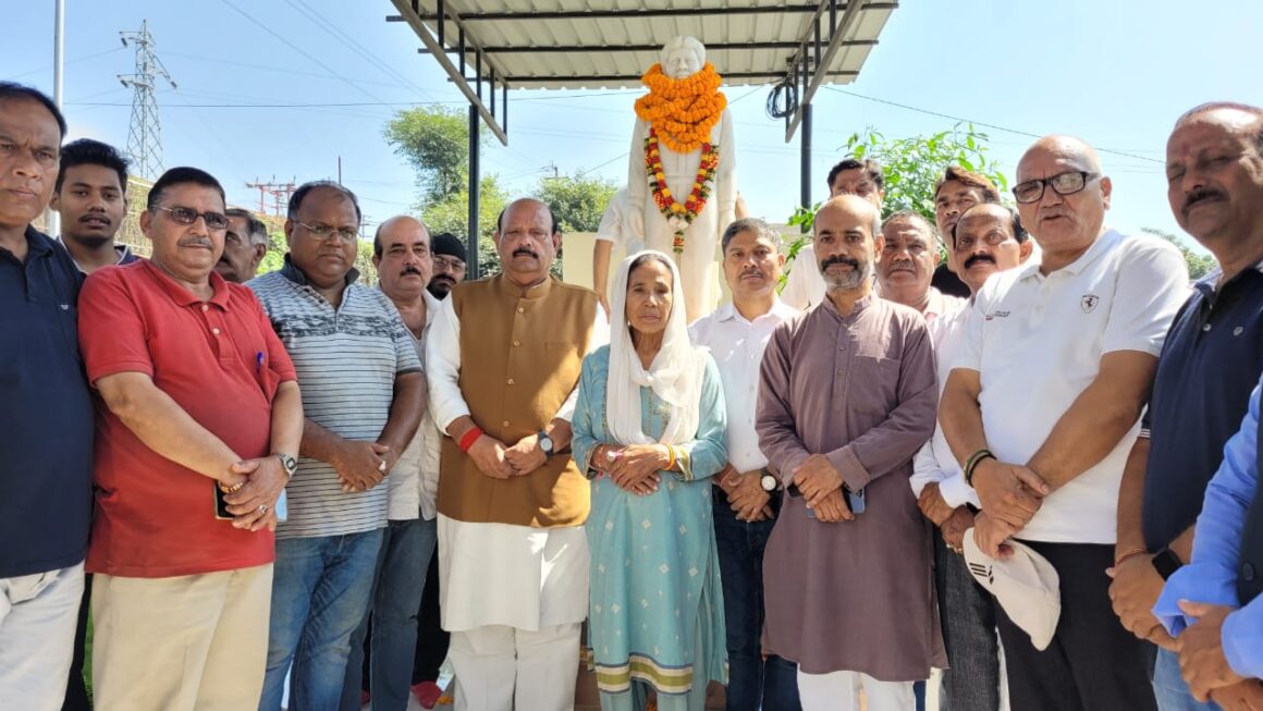 करनपुर गोलीकांड के शहीद राजेश रावत को किया याद, कातिलों को सजा मिलने में देरी से बढ़ी नाराजगी