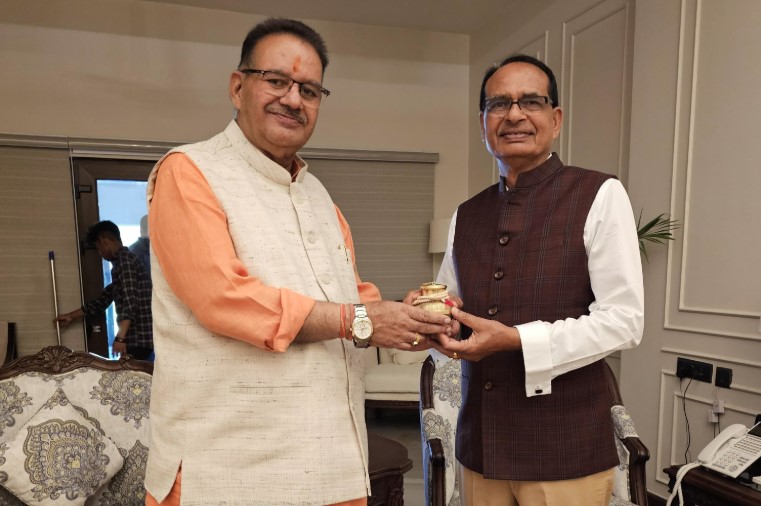 मंत्री गणेश जोशी ने केंद्रीय कृषि मंत्री शिवराज सिंह चौहान से की मुलाकात